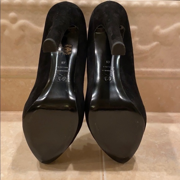 Alexander McQueen Black Velour Peep Toe Pumps 41 NIB Gold Skull Hardware - Picture 4 of 10